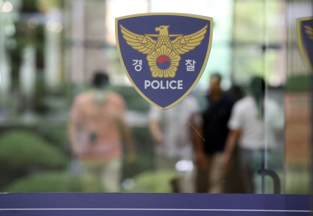 “속옷 차림으로 코에 빨대 꽂고 호텔 로비 배회”…수상한 20대 남성 잡...