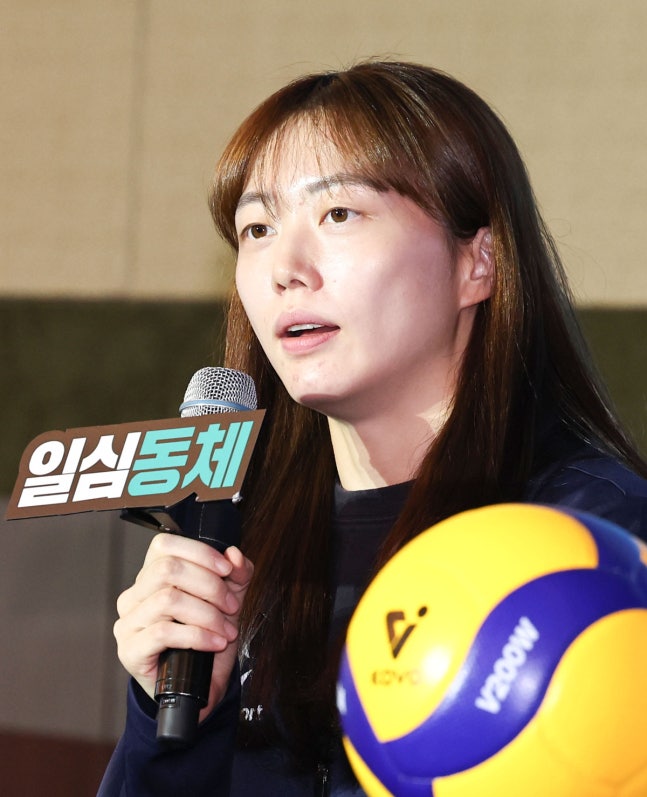 인사말 하는 현대건설 김다인. 뉴스1