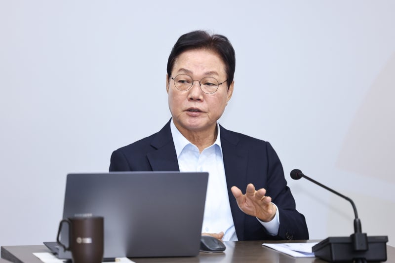 관권선거·딥페이크 의혹 <b>박완수</b> 경남지사 13시간 경찰 <b>조사</b>