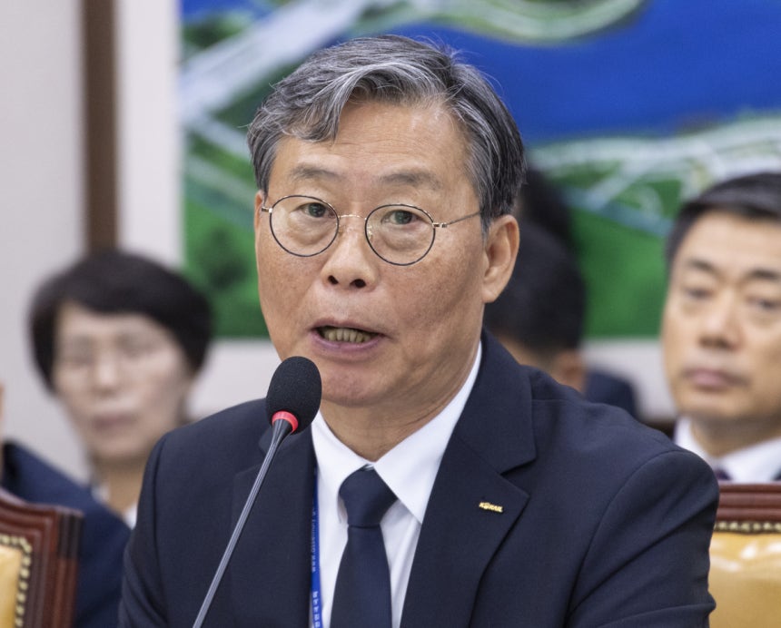 김태승 한국철도공사(코레일) 사장이 13일 국회에서 열린 국토교통위원회 국정감사에 출석해 답하고 있다. 연합뉴스