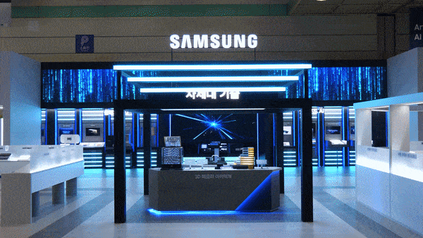 삼성전자가 서울 강남 코엑스에서 14일부터 16일까지 사흘간 열리는 ‘반도체대전(SEDEX) 2026’에서 전시 부스를 선보이고 있다. 삼성전자