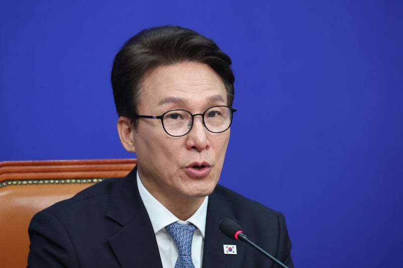김민석 “임광현, 소리 없이 강한 카드”…<b>강훈식</b>엔 “무한한 가능성”