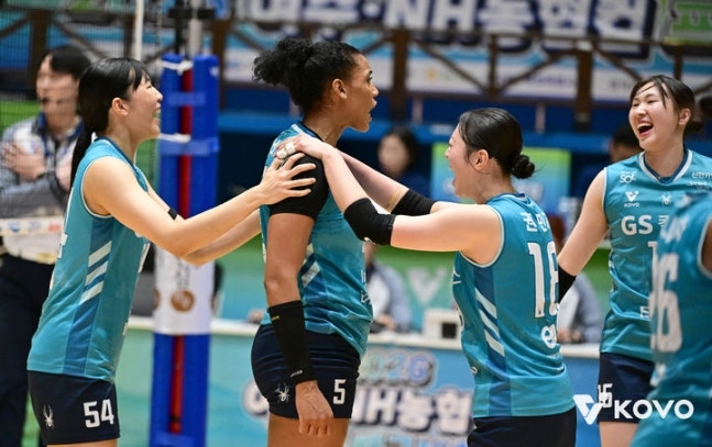 이달 18일 2026 여수·NH농협컵 프로배구대회 여자부 결승전에서 득점한 뒤 기뻐하는 GS칼텍스 선수들. 사진 제공=KOVO