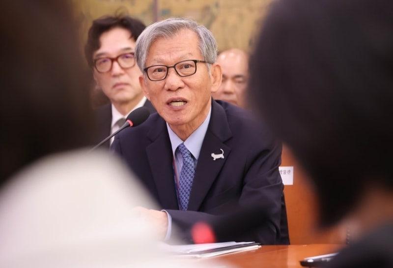 [속보] ‘친일파 유묵 논란’ <b>유홍준</b> 관장 <b>사의 표명</b>