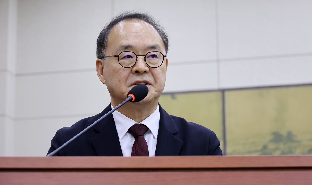 <b>이용수</b> 축구협회 부회장 “차기 회장 선거 12월 18일 목표”