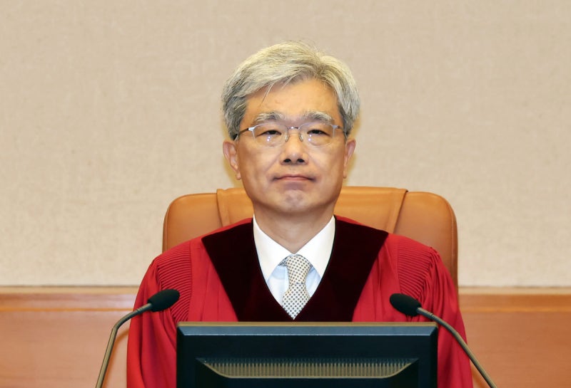 헌재, <b>공무원연금</b> 지급 연령 상향 합헌...“재정 악화 대응·연금제도 합...