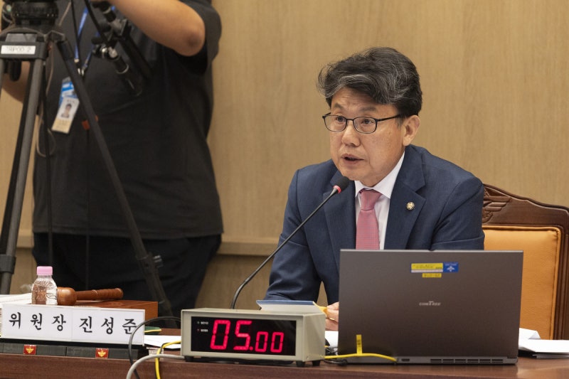 <b>진성준</b> 국방위원장, 美 비자발급 거부…“<b>국회</b> 위상 무시”