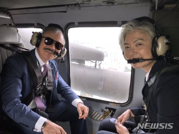 <b>한미</b>동맹 이상무?..해리스와 미군기지 간 <b>강경화</b> "위 고 투게더"