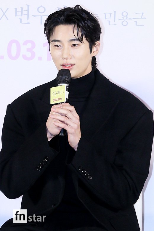 [포토] <b>변우석</b>, '대놓고 <b>어깨 깡패</b>'
