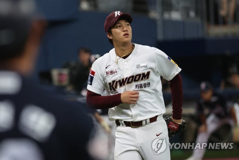 키움 <b>안우진</b>, 오른쪽 팔꿈치 내측 측부인대 재건술.. 시즌 아웃 결정