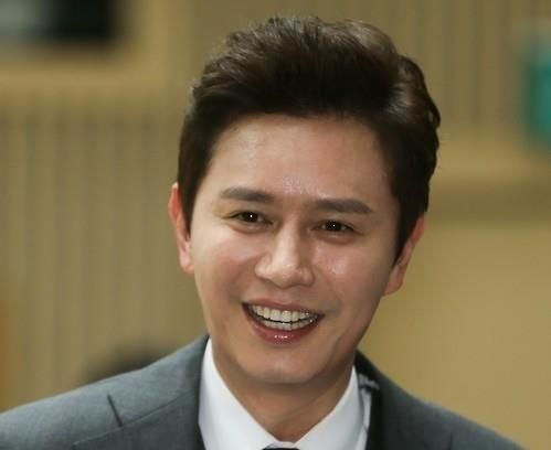롤스로이스 박았는데 "괜찮다"는 차주..배우 <b>김민종</b>이었다