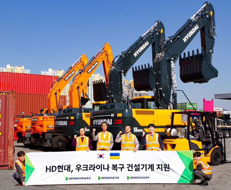 '<b>우크라이나</b> 복구'에 긴급 투입된 한국 건설 장비