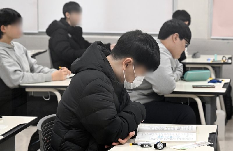 <b>평가원</b> "수능 <b>수학</b> 6개 문항이 킬러?…<b>교육과정</b> 벗어나지 않아"