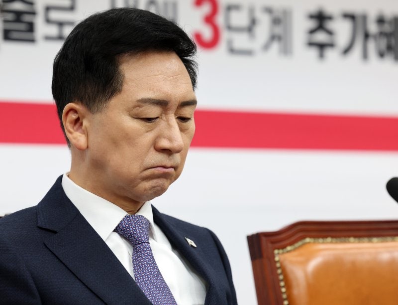 <b>민주</b>, <b>김기현</b> <b>사퇴</b>에 "金은 바지대표...尹대통령 책임 아닌가"