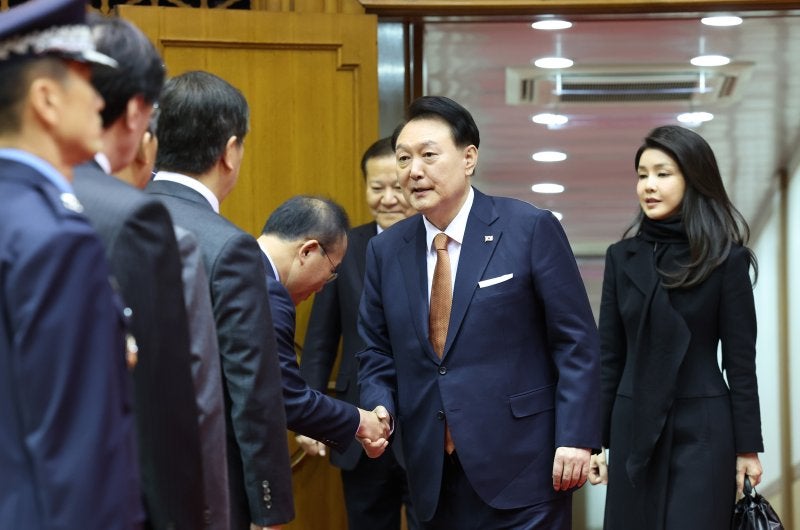 尹<b>대통령</b>, <b>네덜란드</b> 국빈 마치고 <b>귀국</b>..윤재옥 등과 인사