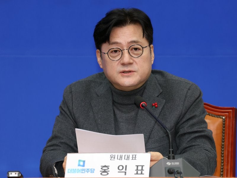 <b>홍익표</b> “<b>김기현</b>·장제원 물러나는 게 혁신? 박정희·전두환 때나 보던 것”