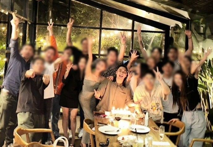역시 '승츠비'.. <b>태국</b>서 지인들과 <b>승리</b> <b>생일파티</b> '포착'