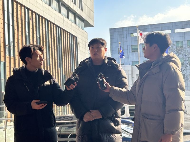 '<b>김하성</b>과 진실공방' <b>임혜동 경찰</b> 출석…"성실히 소명"