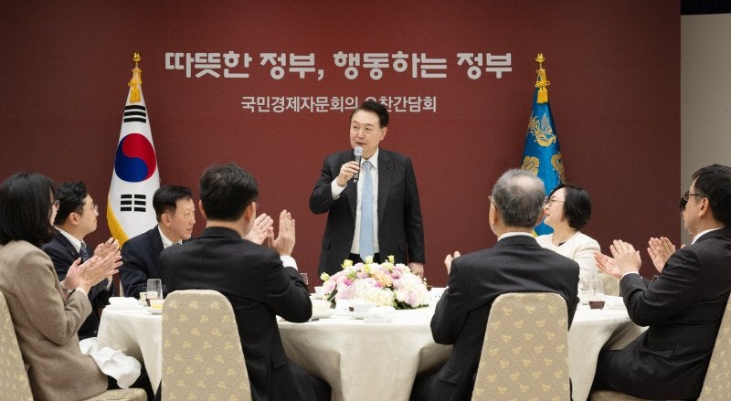 尹<b>대통령</b> "정부, 경쟁 이루되 뒤처진 사람들 돌봐야"