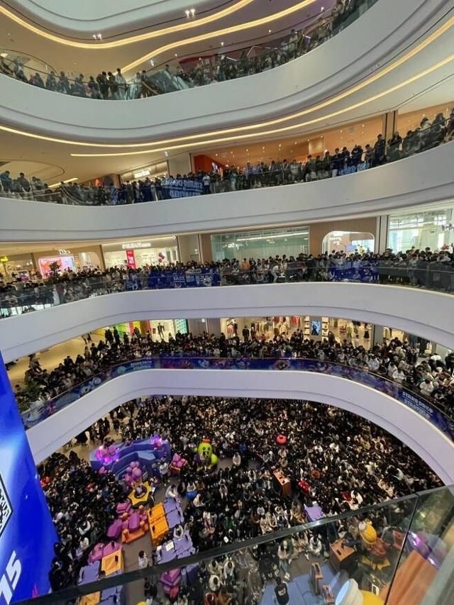 "역대급 인파 몰렸다" '<b>스타필드 수원</b>' 오픈 첫 주말…'안전문자'까지