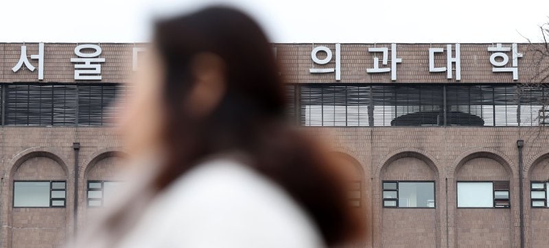 '정원확대 반발' 의대 <b>동맹휴학</b> 확산 조짐…<b>교육부</b> "학사관리 요청할 것"