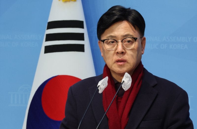 "내가 컷오프라니" 현역<b>의원</b>들 반발에 여야 지도부 진땀