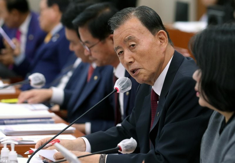 <b>홍문표</b>, 강승규와 <b>경선 포기</b>…"동일지역 3회 낙선 감점 황당"[2024 총선]