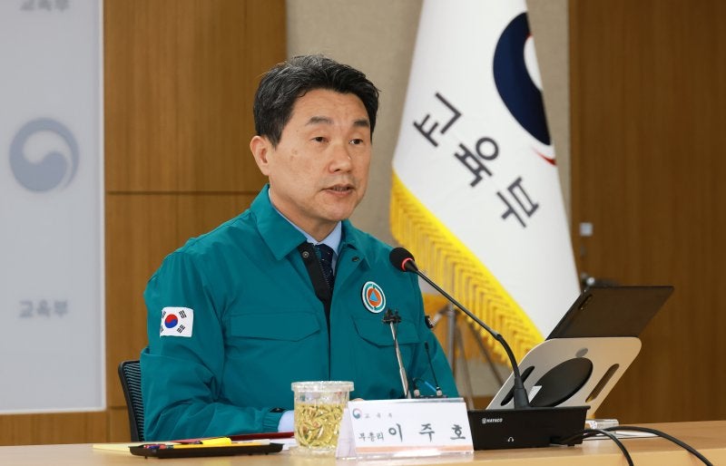 이주호, 40개 의대 <b>총장</b>과 간담회…"정상적인 학사<b>운영</b>" 당부