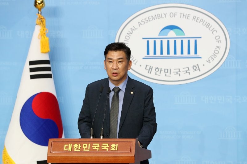 국힘 <b>최승재</b>, <b>광명갑 경선</b> 포기..."광명갑 승리 위해 선승후사 자세로 경선 불...