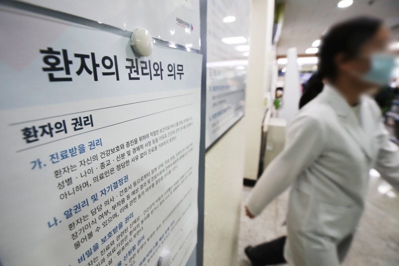 오늘 <b>의대교수</b>들 다시 모여 대응책 논의..'단체사직 임박'