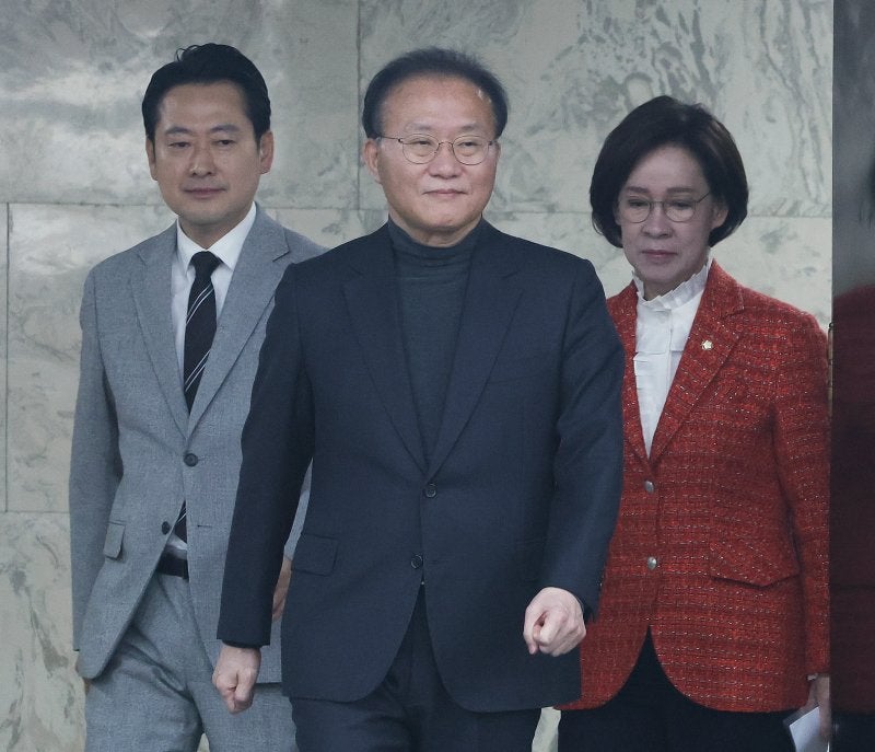 <b>윤재옥</b> "민주, <b>이종섭</b> 억지 도피 프레임 씌워…선거 악용 시도"[2024 총선]