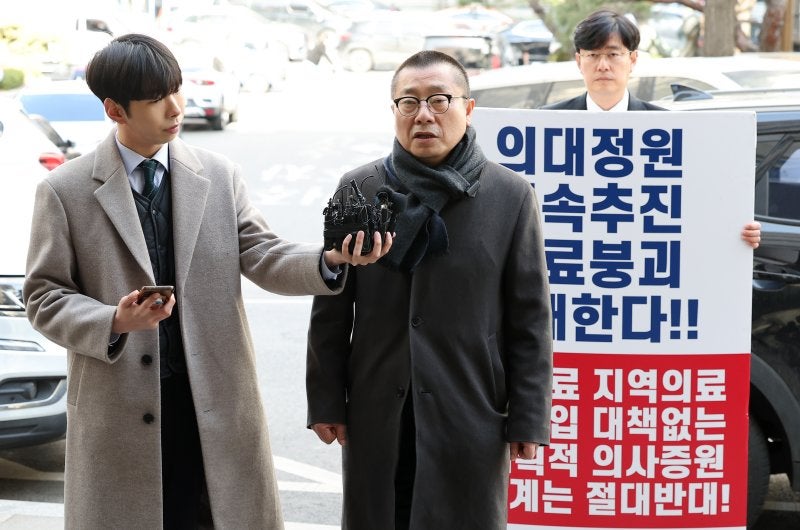 <b>박명하 의협</b> 비대위 간부 3차 소환…"공안 정국 수사"