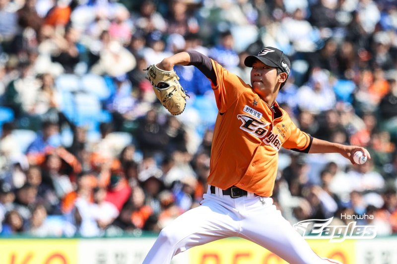 <b>황준서</b>‧<b>김서현</b>까지 가세 … '탄탄' <b>한화</b> 마운드, 가을야구 위한 뎁스 구성됐...