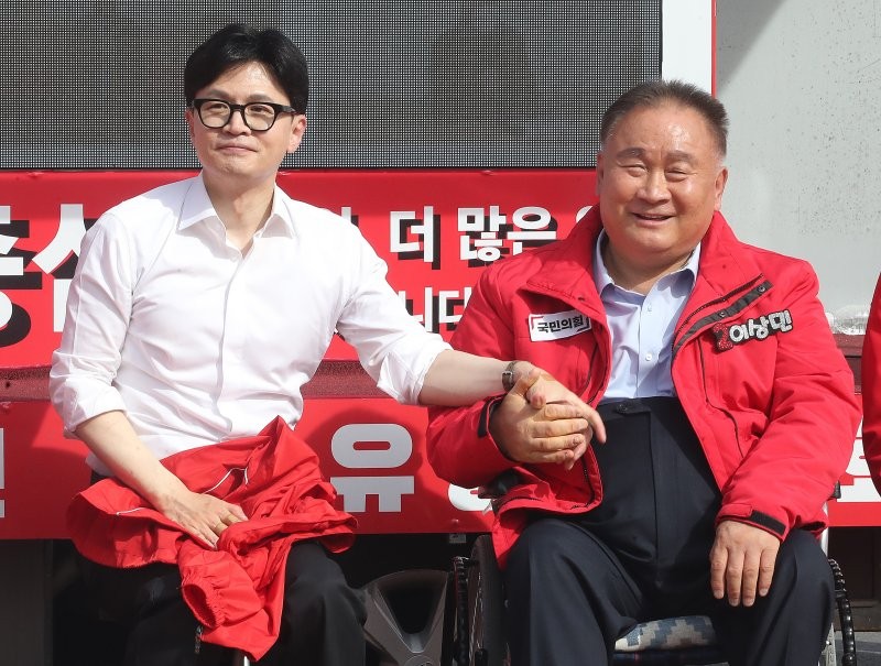 <b>이상민</b> "<b>한동훈</b>, 전대 출마 마음 기운 듯..상처 각오해야"