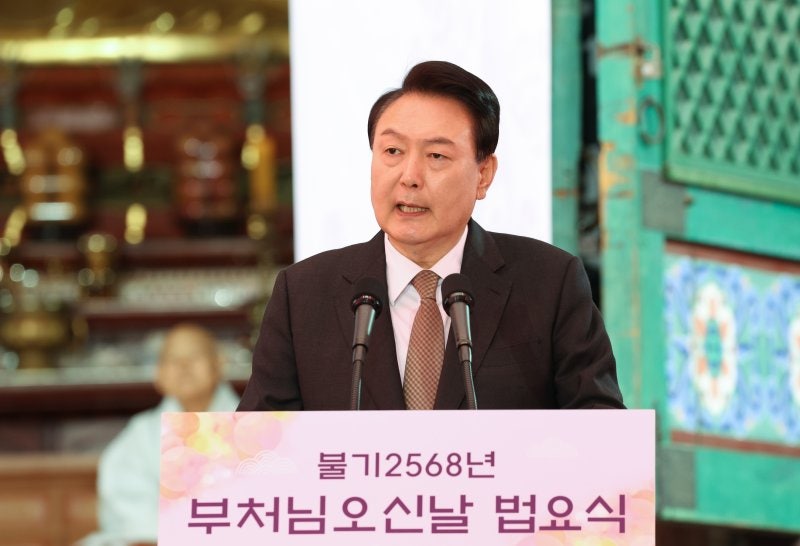 尹 "늘 <b>부처님</b> 마음 새기면서 올바른 국정 펼칠 것"