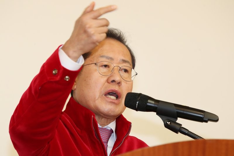 "尹대통령은 <b>상남자</b>" 두둔한 <b>홍준표</b>, 비판일자 "쉴드 아닌 상식"