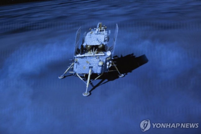 Lander of China's lunar probe Chang'e 6 being captured by Beijing Aerospace Control Center (BACC) on the 2nd. Photo by Xinhua News Agency, Yonhap News