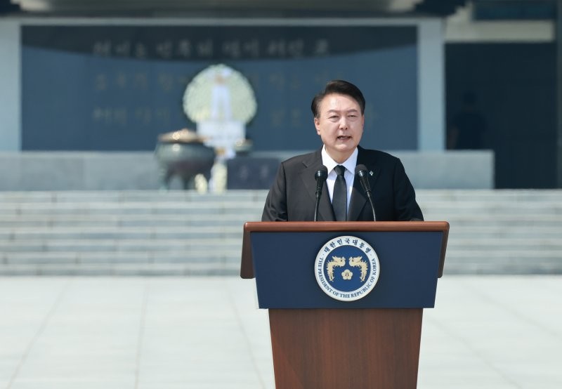 尹 "北 <b>비열한 도발</b>, 좌시 안해..압도적 대응할 것"