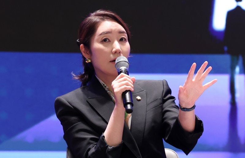 민주 <b>강선우</b>, <b>최고위원</b> 출마…“<b>이재명</b> 대통령 시대 열겠다”