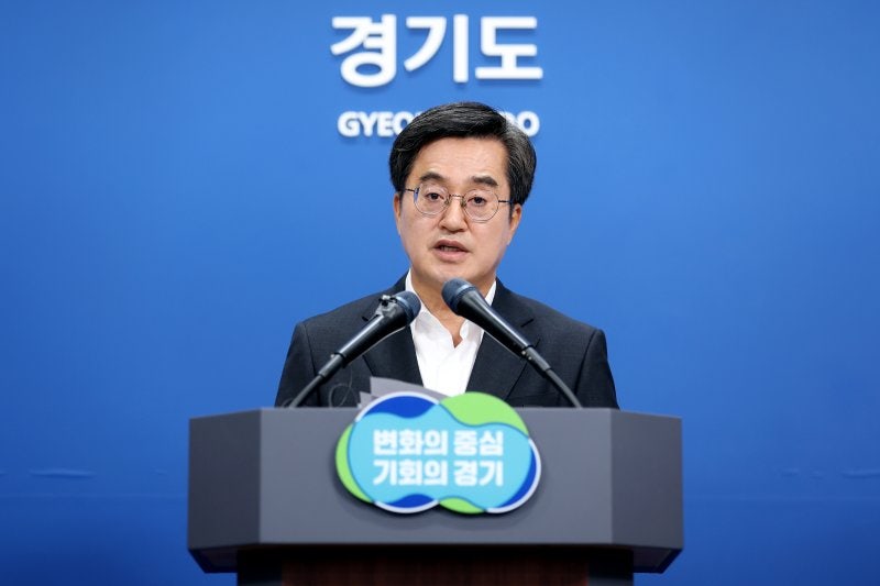 <b>김동연</b>, <b>화성</b> 화재 참사 유족에 '긴급생계안정비' <b>지원</b>...3개월 최대 550만원