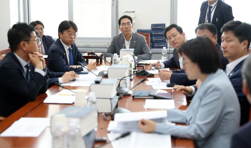 <b>노란봉투법</b>, 야당 단독으로 국회 <b>환노위</b> 소위 통과
