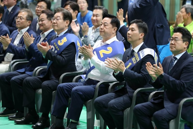 <b>국힘</b> 흔들리는 '어대한'… 민주 굳어지는 '어대명'