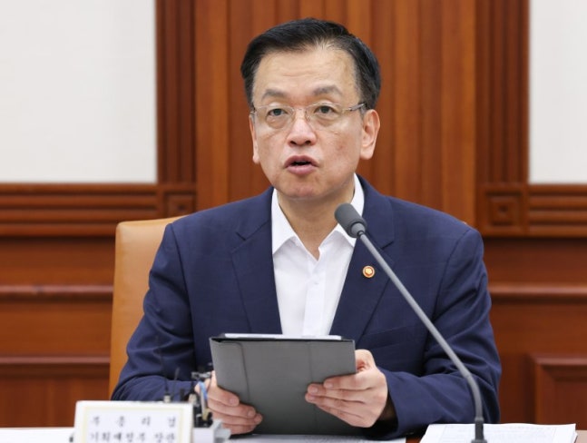 Choi Sang-mok, Deputy Prime Minister and Minister of Economy and Finance, is speaking at the Economic Ministers Meeting at the Seoul Government Seoul Office in Jongno-gu, Seoul, on July 23. 2024.7.23/News1 ⓒ News1 /Photo=News1