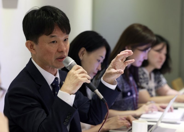Deputy Minister Yong Ho-sung hosting a press corps meeting (Seoul=Yonhap News) Deputy Minister Yong Ho-sung of the Ministry of Culture, Sports and Tourism is meeting with a press corps at a restaurant in Jung-gu, Seoul on the 16th. 2024.7.16 [Provided by the Ministry of Culture, Sports and Tourism. Redistribution and DB