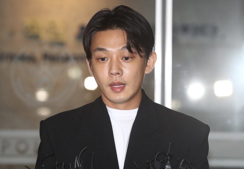 "자던 중 당했다"..<b>유아인</b>, 30대男 <b>성폭행 혐의</b>로 고소 당해