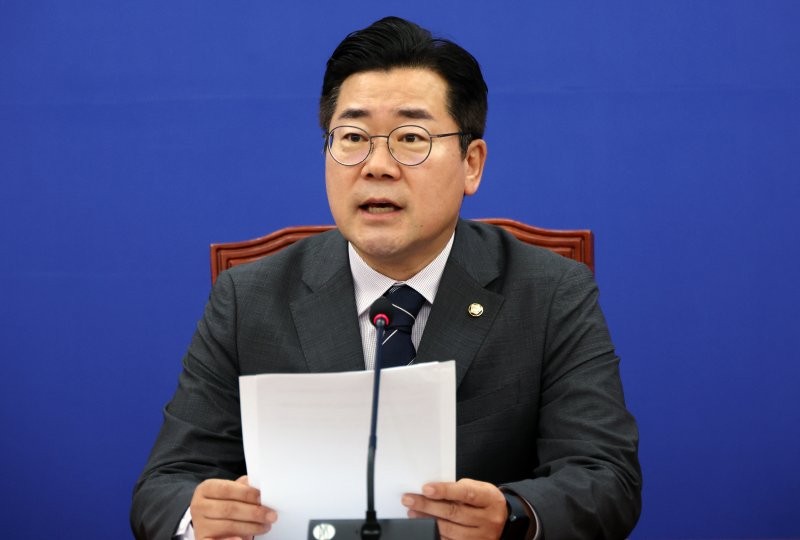 <b>박찬대</b> "<b>한동훈</b>, 채<b>해병</b> 특검 발의하라...민주, 더 센 특검 낼 것"