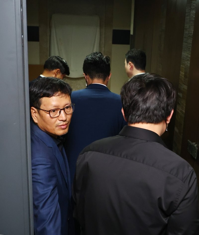 검찰, <b>티메프</b> ‘키맨’ <b>재무본부장</b> 소환…사무실 등 이틀째 <b>압수수색</b>