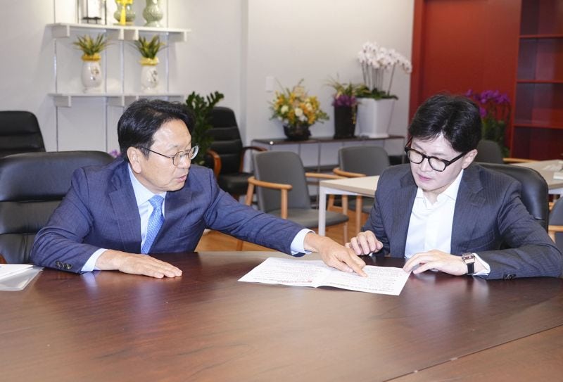 강기정 <b>광주</b>광역<b>시장</b>, 한동훈 <b>국민의힘</b> 대표 만나 <b>광주</b>발전 협력 요청