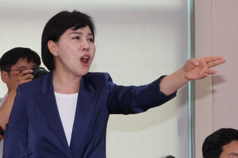 <b>대통령실</b> “<b>전현희</b>, 尹부부에게 사과하라”