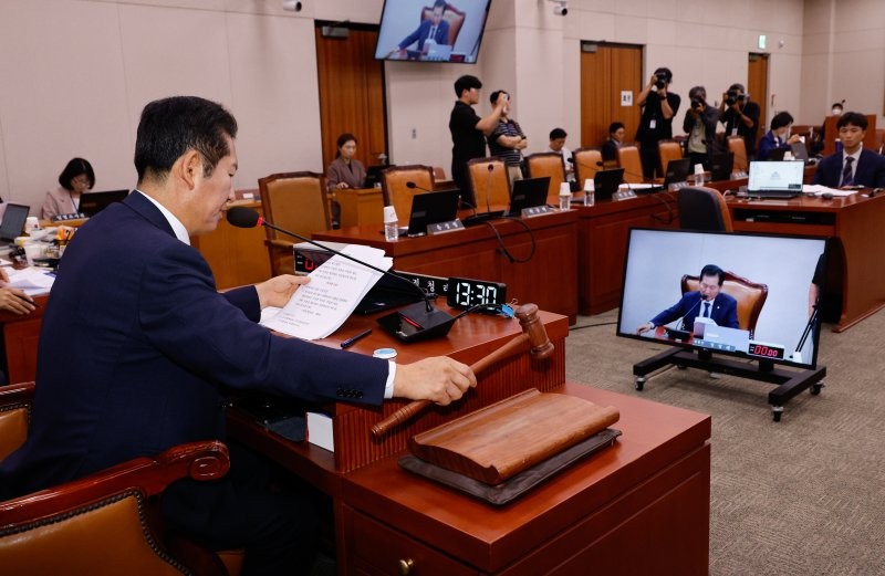 <b>특검법</b>·지역화폐법 野 단독 의결… <b>우원식</b> "추석 이후 처리"